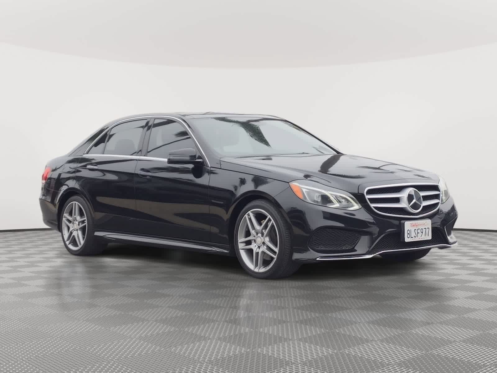 Used 2016 Mercedes-Benz E 400 Sedan w/ Driver Assistance Package image 3