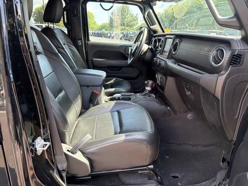 Used 2020 Jeep Gladiator Overland AWD/4WD image 11