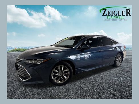 Used 2019 Toyota Avalon XLE w/ Moonroof Package FWD image 1