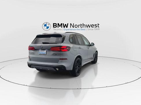 Used 2024 BMW X5 xDrive40i w/ M Sport Package AWD/4WD image 3
