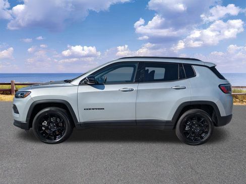 Used 2025 Jeep Compass Latitude w/ Altitude Special Edition image 3