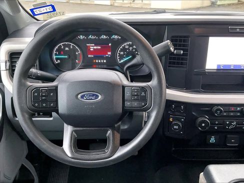 Used 2025 Ford F250 XLT image 8