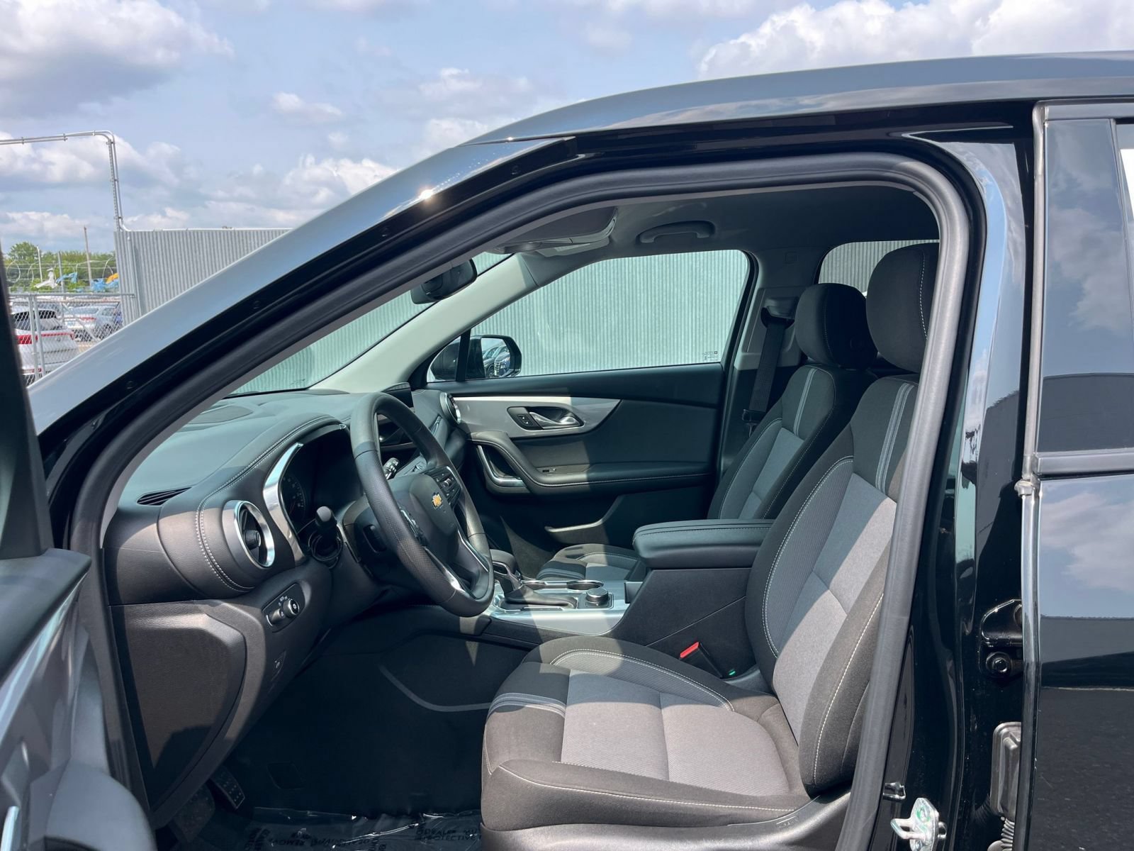 Used 2025 Chevrolet Blazer LT FWD image 27