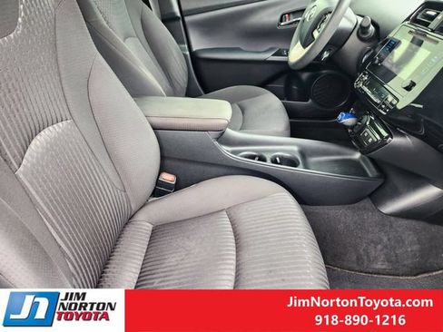 Used 2018 Toyota Prius Two w/ Prius Two Safety Plus Package FWD image 15