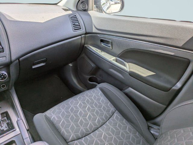 Used 2025 Mitsubishi Outlander Sport ES AWD/4WD image 17