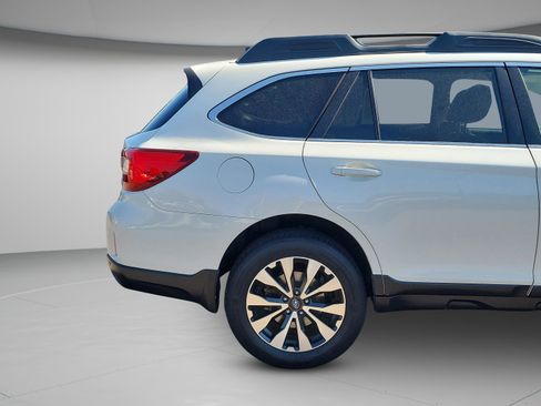 Used 2017 Subaru Outback 2.5i Limited image 38