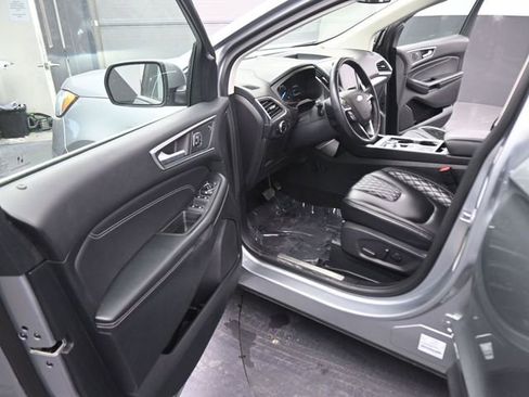 Used 2024 Ford Edge Titanium image 35