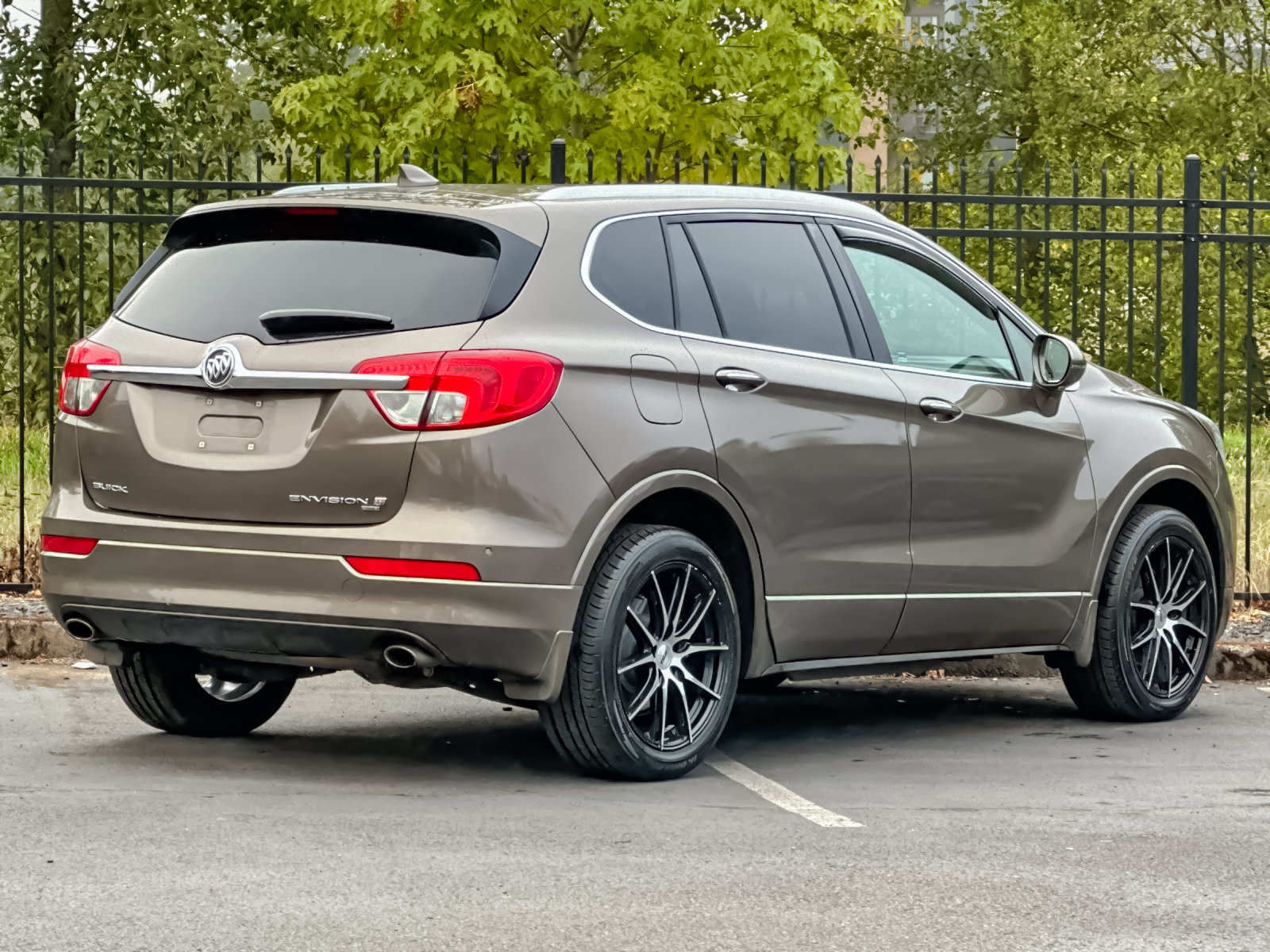 Used 2018 Buick Envision Premium AWD/4WD image 4