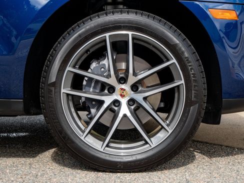 Used 2024 Porsche Macan image 17