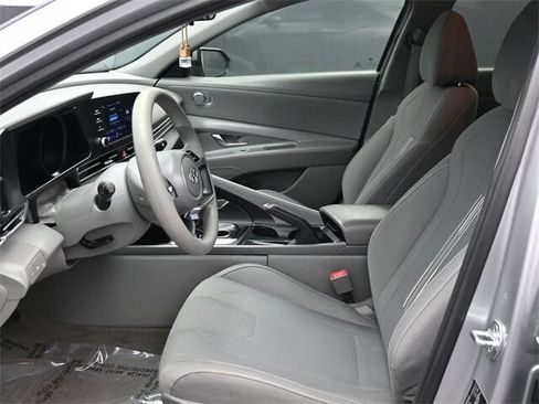 Used 2021 Hyundai Elantra SEL image 10