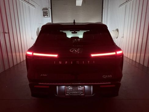 Certified 2023 INFINITI QX60 Luxe w/ Performance Audio Package FWD image 9