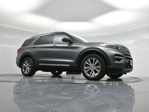 Certified 2023 Ford Explorer Limited image 4