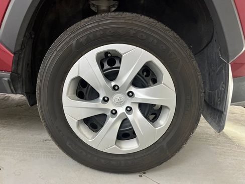 Used 2022 Toyota RAV4 LE image 10