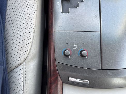 Used 2011 Toyota Avalon Limited image 23