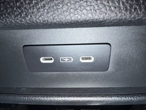 Used 2025 Honda Pilot Sport image 35