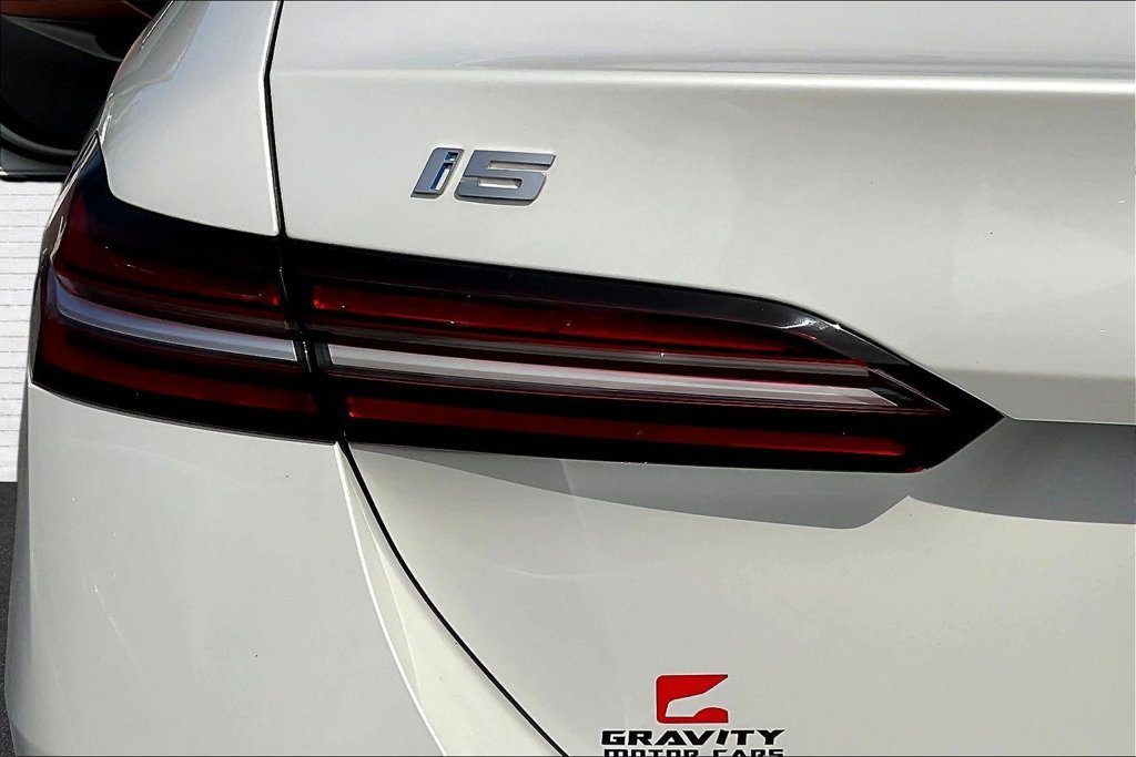 Used 2024 BMW i5 eDrive40i w/ Executive Package RWD image 23