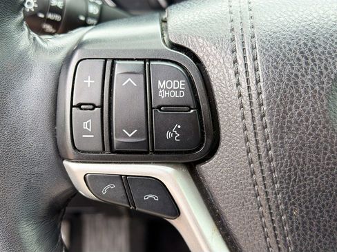 Used 2019 Toyota Highlander Limited Platinum AWD/4WD image 18