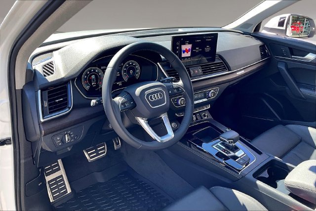 Used 2024 Audi Q5 2.0T Premium Plus w/ Premium Plus Package AWD/4WD image 17
