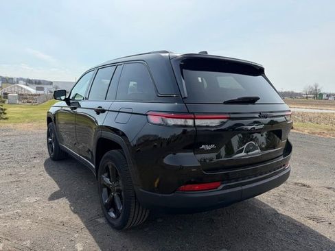 Used 2023 Jeep Grand Cherokee Altitude image 6