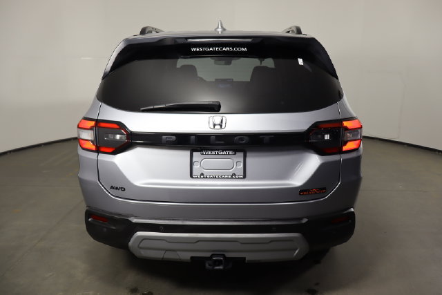 Used 2025 Honda Pilot TrailSport image 4