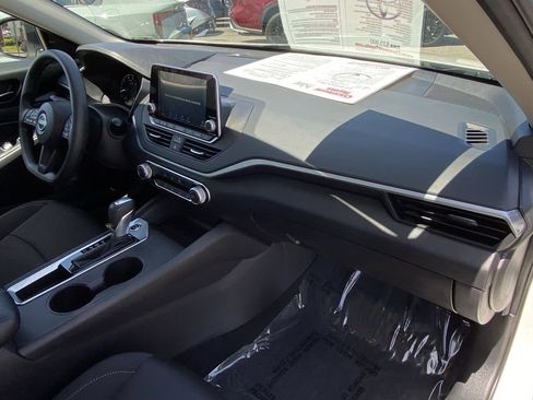 Used 2025 Nissan Altima 2.5 S FWD image 17