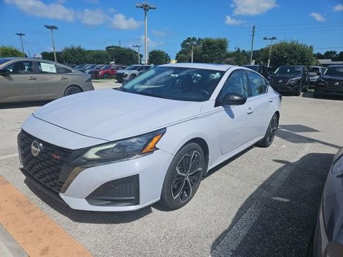 Used 2024 Nissan Altima 2.5 SR w/ SR Premium Package FWD image 1