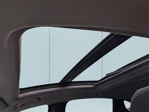 Used 2017 Chevrolet Malibu LT image 23