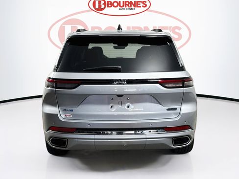 Used 2022 Jeep Grand Cherokee Overland AWD/4WD image 11
