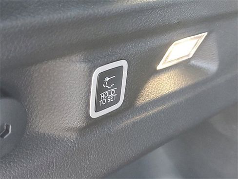 New 2025 Jeep Grand Cherokee L Altitude image 9