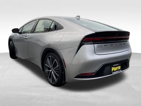 Used 2023 Toyota Prius LE image 2