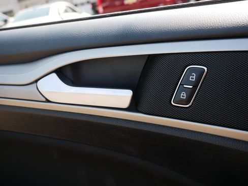 Used 2019 Ford Fusion SE AWD/4WD image 27