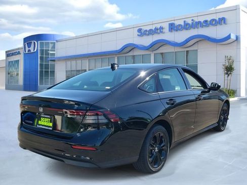 Certified 2025 Honda Accord SE image 4