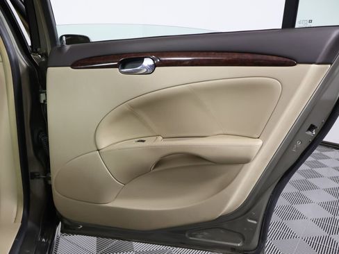 Used 2010 Buick Lucerne CXL image 21