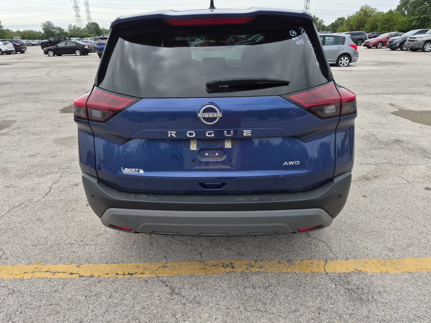 Used 2023 Nissan Rogue S AWD/4WD image 4