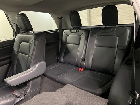 Used 2026 Lincoln Aviator AWD image 32