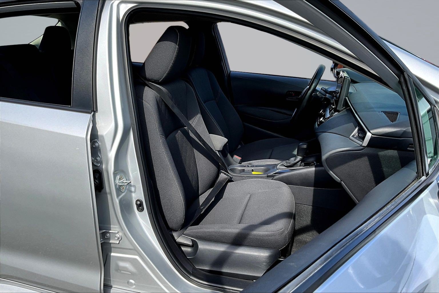 Used 2025 Toyota Corolla LE w/ Convenience Package FWD image 24