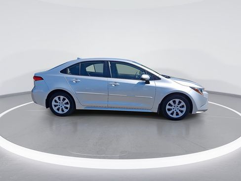 Used 2021 Toyota Corolla LE w/ Carpet Mat Package (TMS) FWD image 10