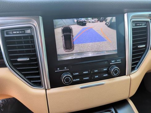 Used 2018 Porsche Macan AWD/4WD image 23