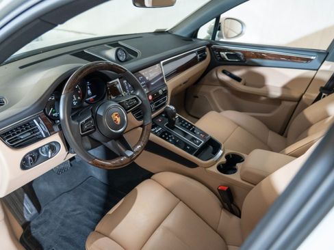 Certified 2026 Porsche Macan AWD/4WD image 4