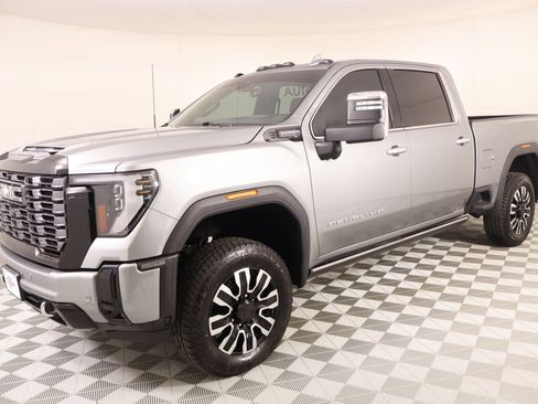Used 2025 GMC Sierra 2500 Denali Ultimate AWD/4WD image 10