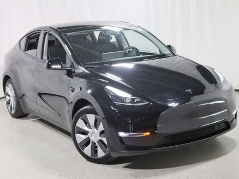 Used 2024 Tesla Model Y Long Range image 6