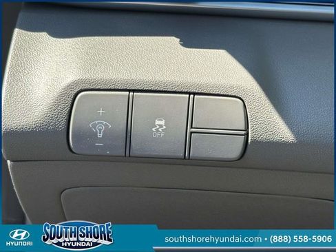 Certified 2025 Hyundai Elantra SEL FWD image 20