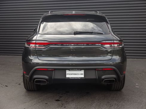Certified 2026 Porsche Macan AWD/4WD image 8