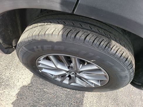 Used 2023 Nissan Rogue S image 5