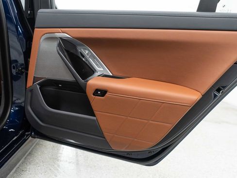 Used 2025 BMW 760i xDrive image 33