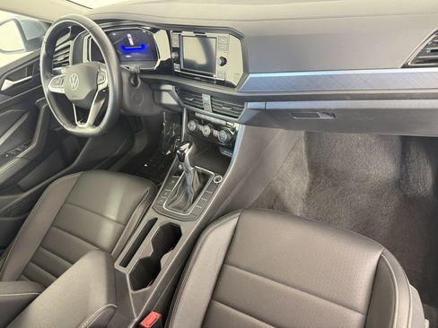 Used 2024 Volkswagen Jetta SE FWD image 11