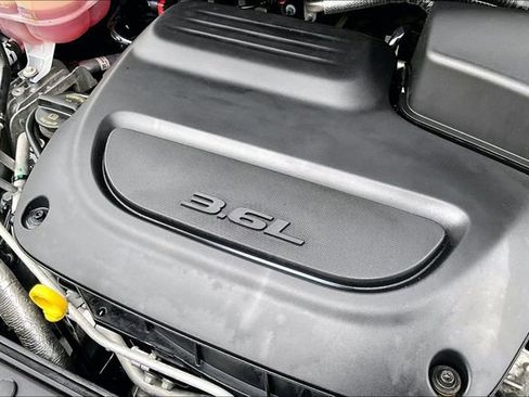 Used 2024 Chrysler Pacifica Touring-L image 32