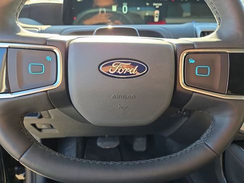 Used 2025 Ford Expedition Active image 31