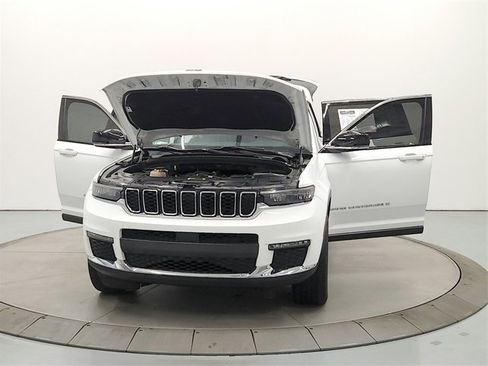 Used 2021 Jeep Grand Cherokee L Limited image 11