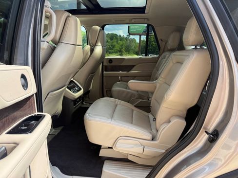 Used 2020 Lincoln Navigator Reserve w/ Equipment Group 201A Reserve RWD image 13